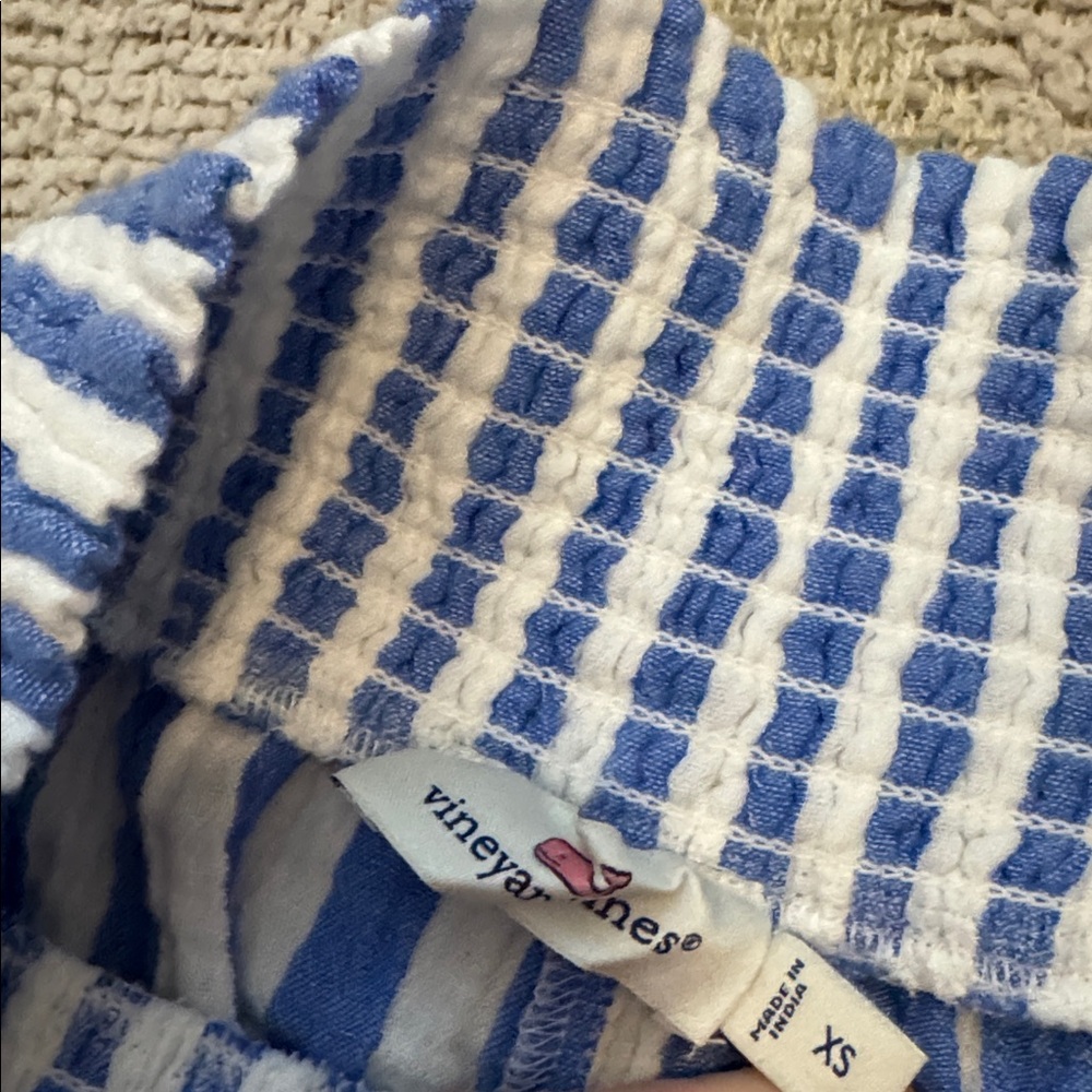 Vineyard Vines Blue & White Seersucker Smocked Shorts – XS - Picture 2 of 3